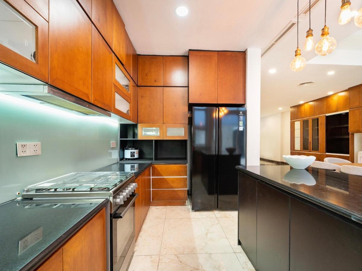 Luxury 6br Free Pickup Sim Bbq Apartment