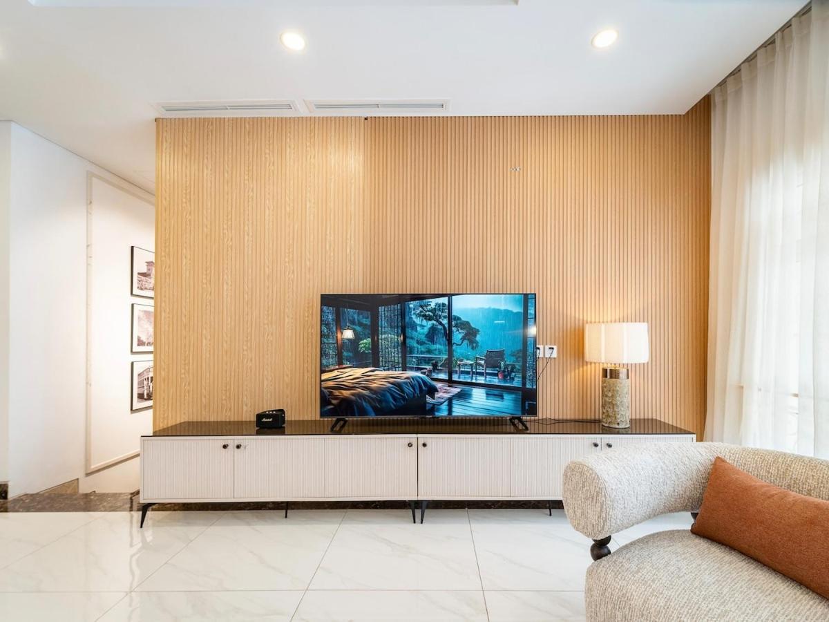 Luxury 6br Free Pickup Sim Bbq Apartment Ho Chi Minh City