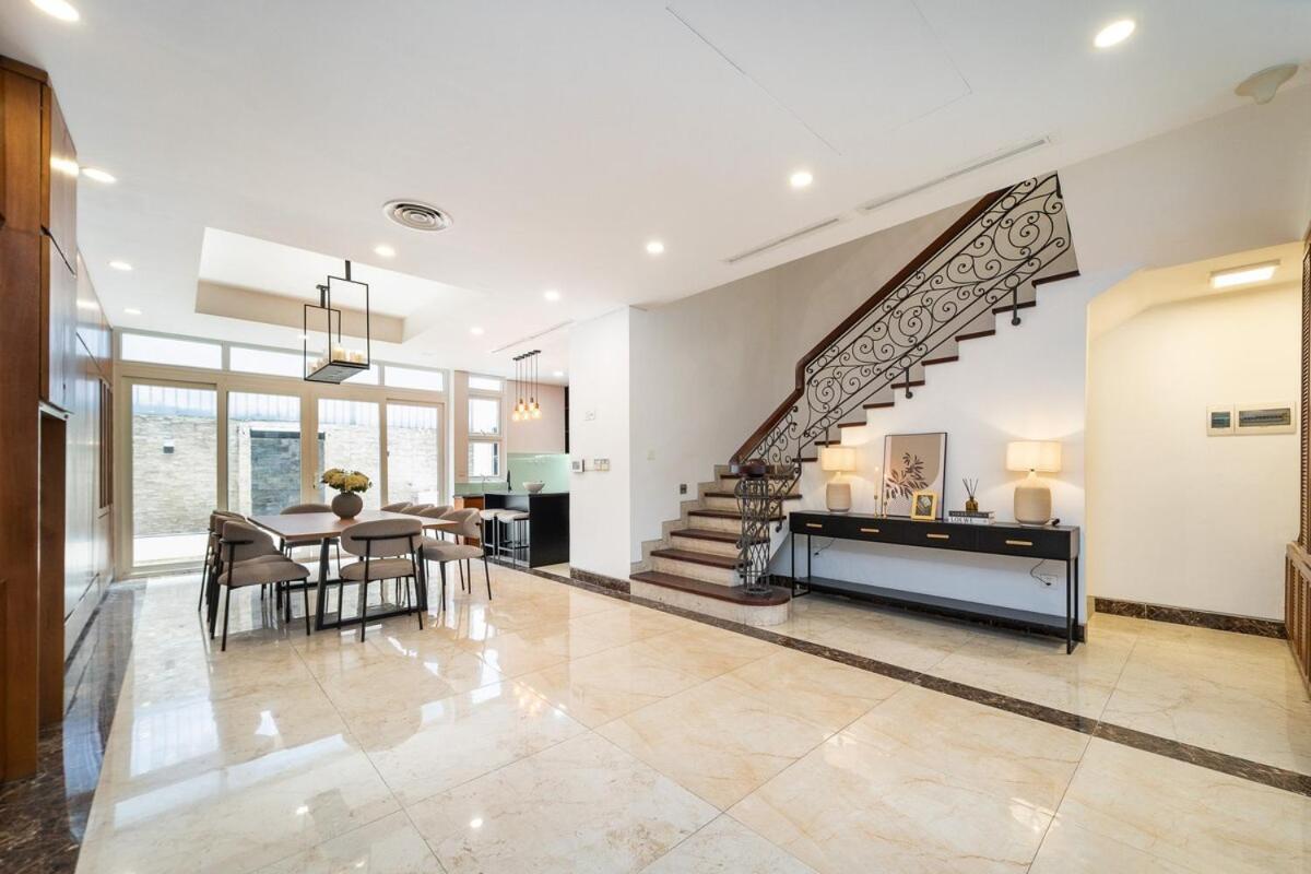 Luxury 6br Free Pickup Sim Bbq Apartment